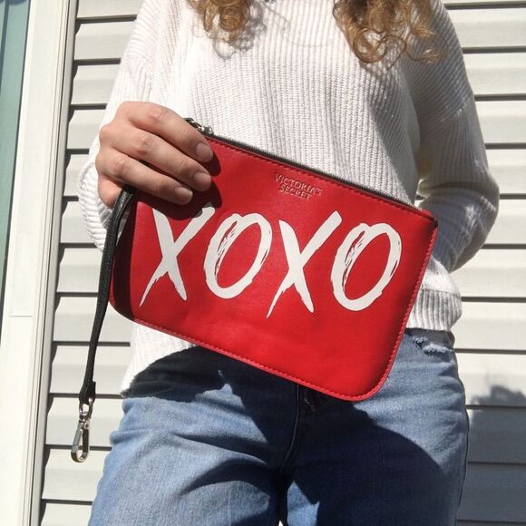 Victoria's Secret Handbags - NWOT Victoria’s Secret XOXO red wristlet